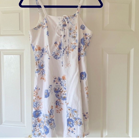 Wayf Floral White and Blue Dress - Picture 1 of 5